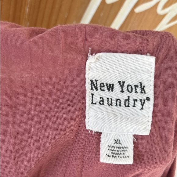 New York Laundry Lace-Up Blouse in Mauve XL with cut out 3/4 sleeves - Picture 5 of 6